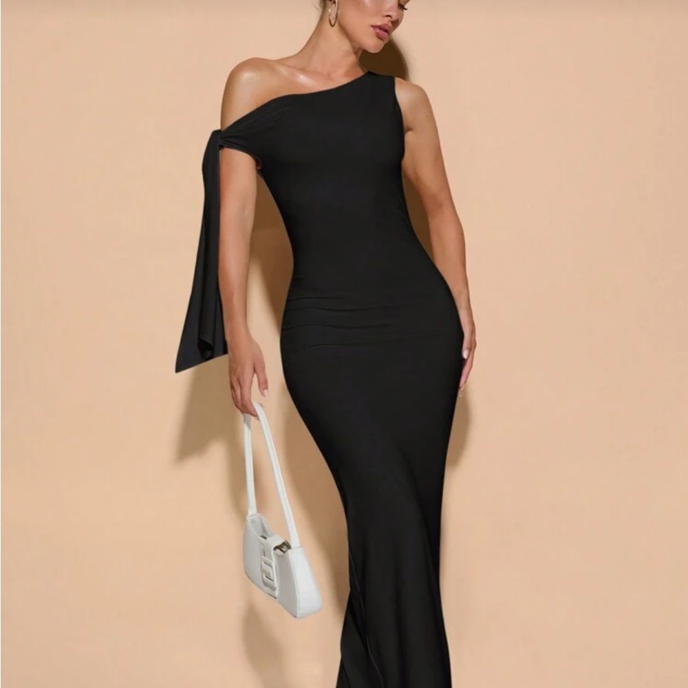 Elegant Black One-Shoulder Dress